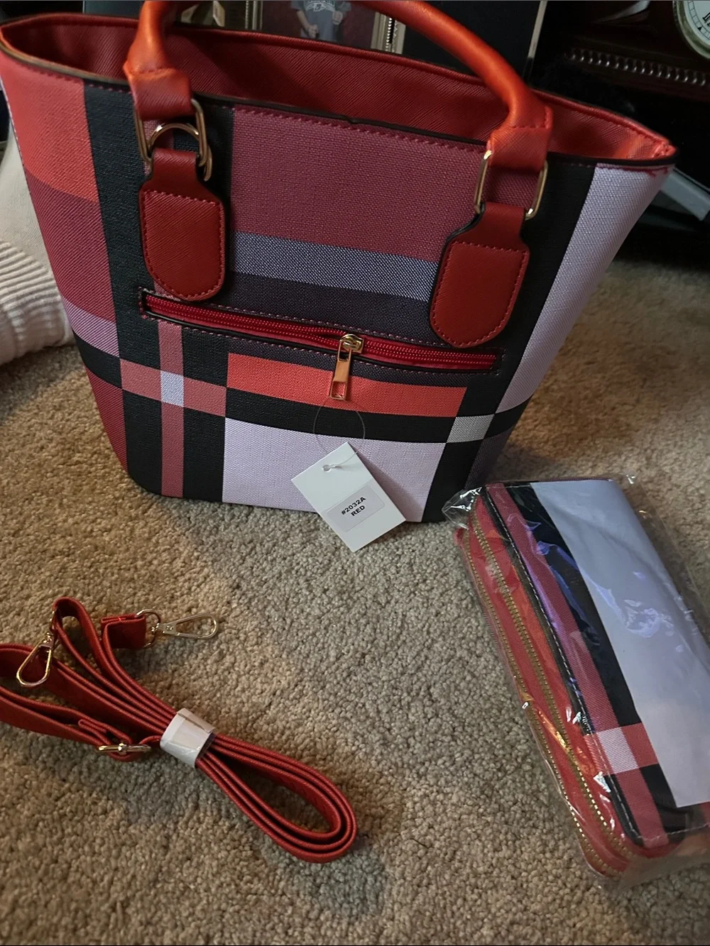 Small tote with wallet